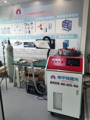 2KW 3 robot tenuto in mano di potere di IEC del saldatore 15m del laser di fase