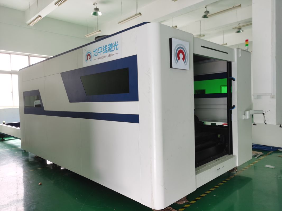 Tabella di scambio della tagliatrice del laser della fibra di CNC di 1500W 4000W IPG max 3015 con la copertura