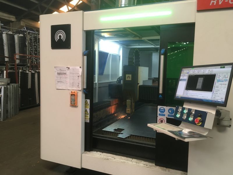 taglio del laser della fibra 2KW di 3000mm e macchina per incidere