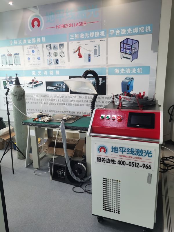2KW 3 robot tenuto in mano di potere di IEC del saldatore 15m del laser di fase