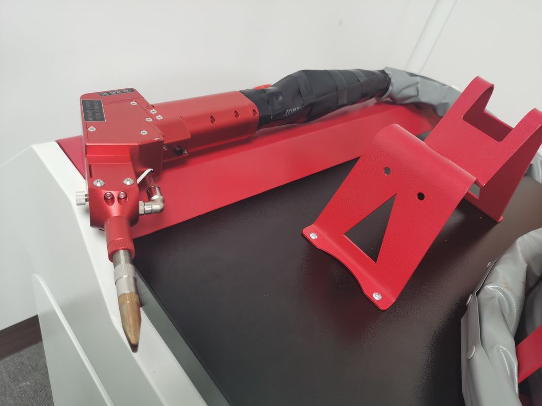 Saldatore tenuto in mano 120mm/S IEC60825 del laser di raffreddamento ad acqua 50HZ 6mm