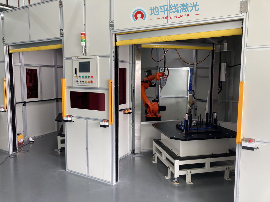spessore di raffreddamento ad acqua della macchina 1000-6000W della saldatura a laser del robot 3D 3mm